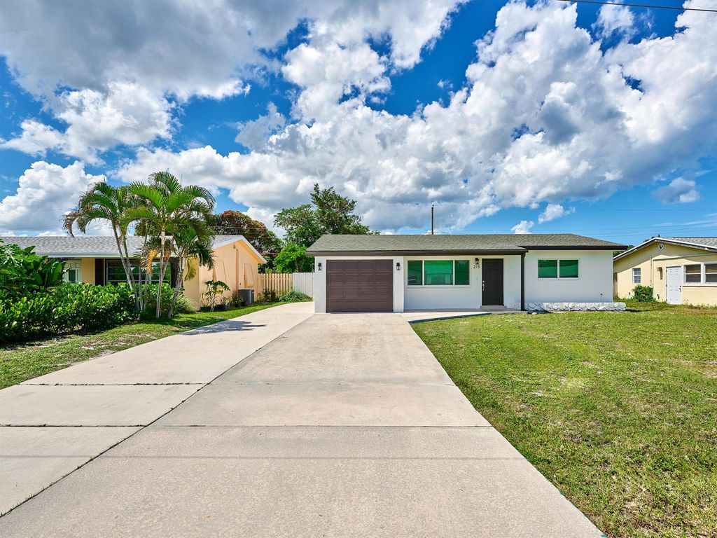 Photo of 215 SW 8th Avenue, Boynton Beach, FL 33435 (MLS # R10999544)