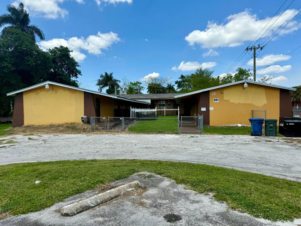 Photo of 601 W Canal St Street N, Belle Glade, FL 33430 (MLS # B26020319)