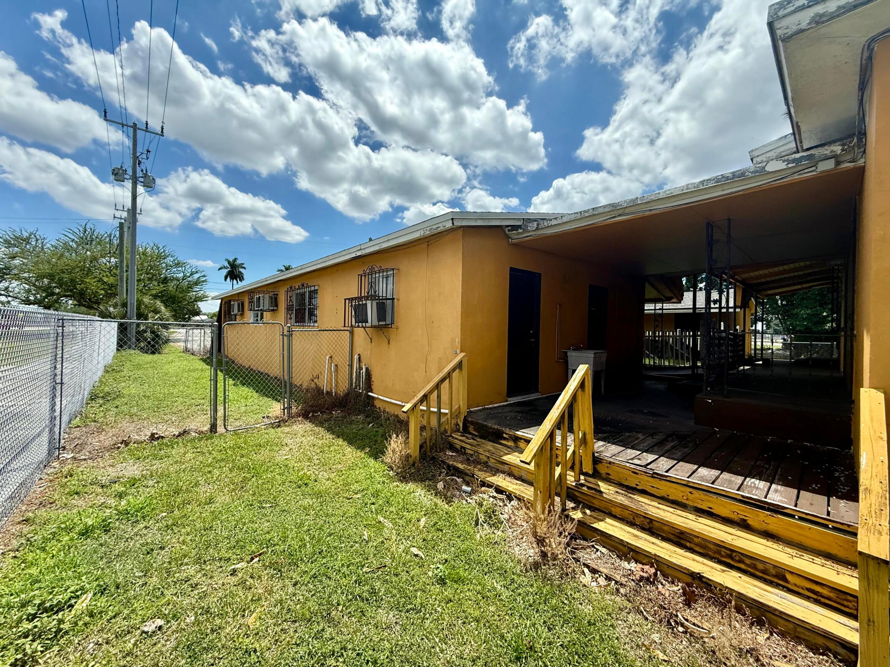 601 W Canal St Street N