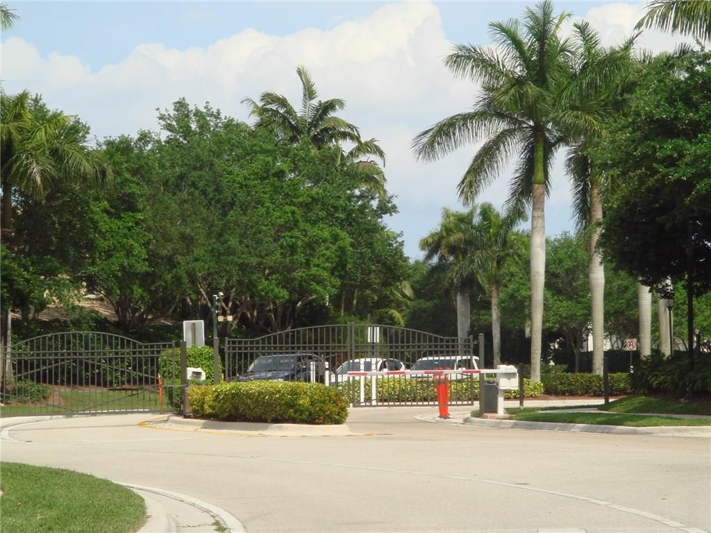Courtyard at The Grove - Residential
