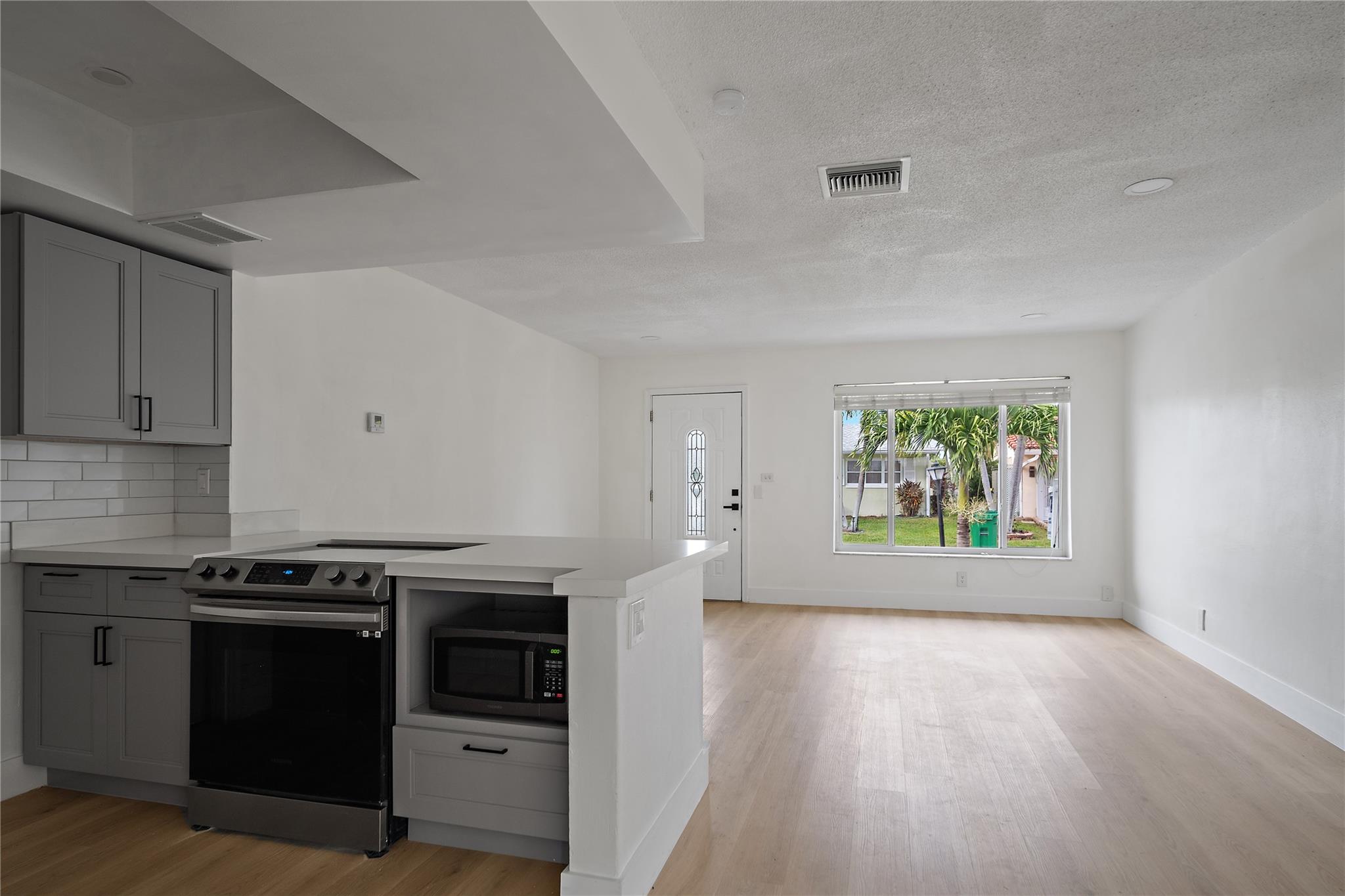 MAINLANDS OF TAMARAC - Residential Lease