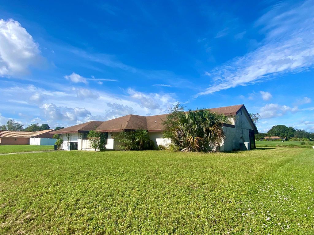 Photo of 2101 SE Erwin Road, Port St Lucie, FL 34952 (MLS # R10889620)