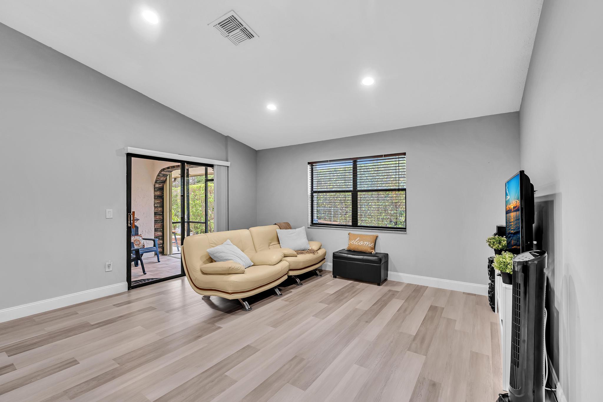 SANDALFOOT COVE SEC 9 - Residential