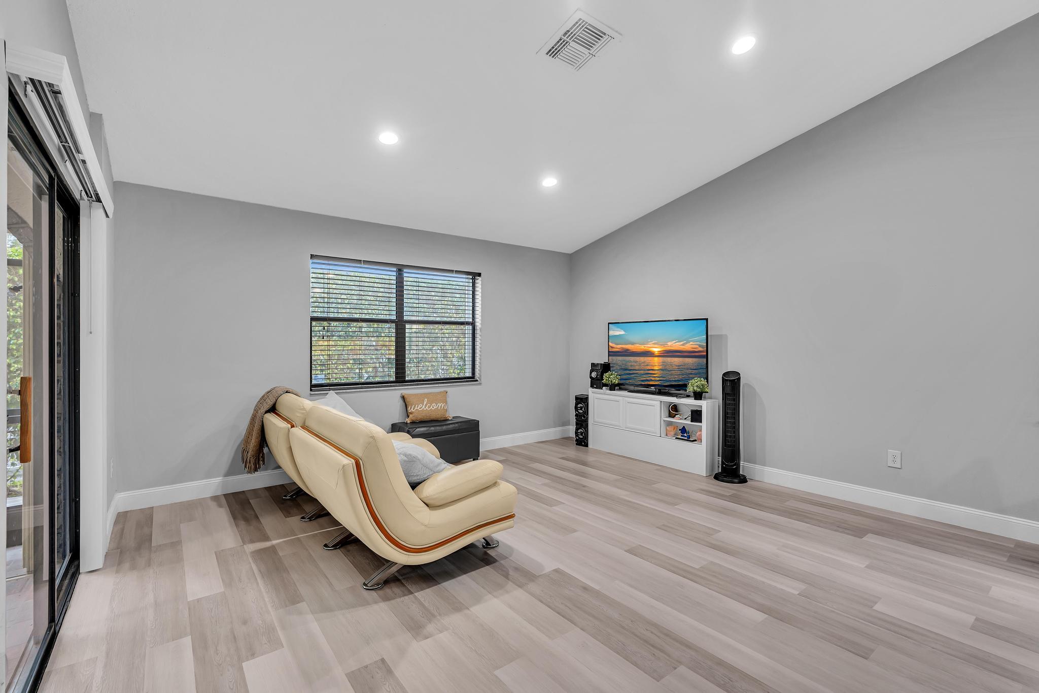 SANDALFOOT COVE SEC 9 - Residential