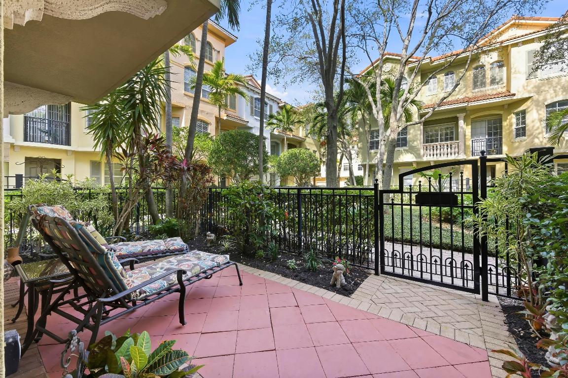 HARBOUR OAKS - Residential