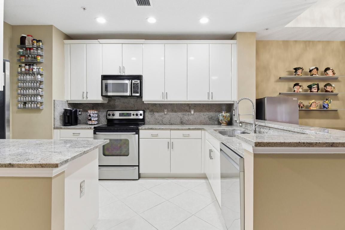 HARBOUR OAKS - Residential