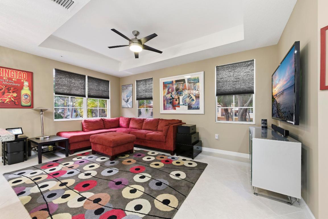 HARBOUR OAKS - Residential