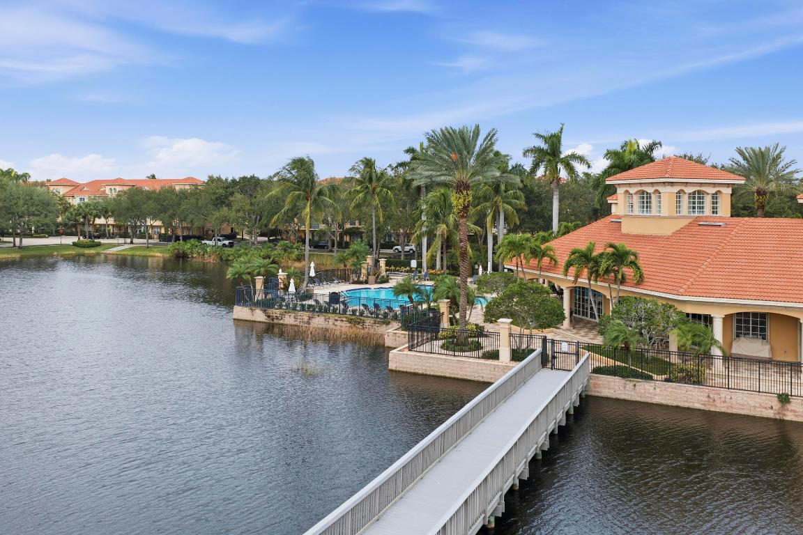 HARBOUR OAKS - Residential