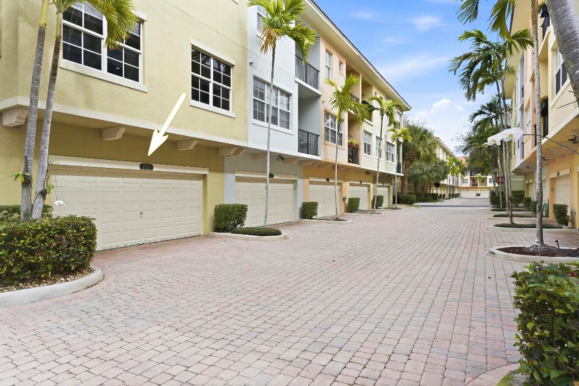 HARBOUR OAKS - Residential