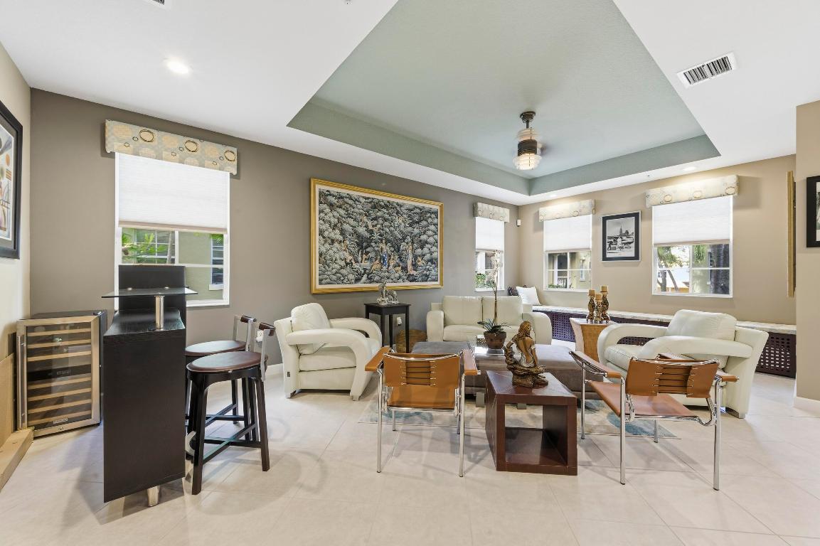 HARBOUR OAKS - Residential