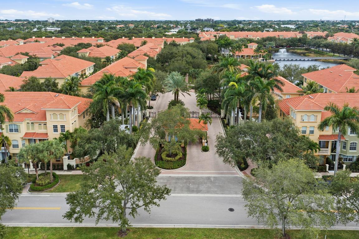 HARBOUR OAKS - Residential