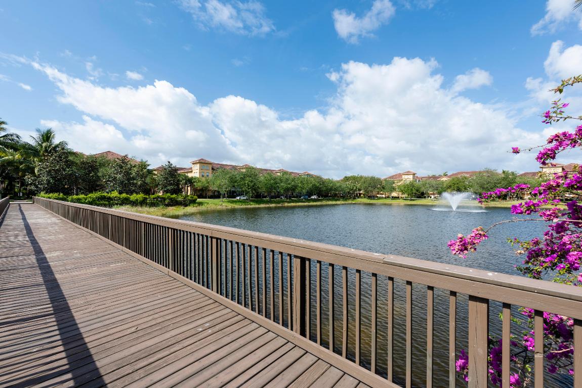 HARBOUR OAKS - Residential