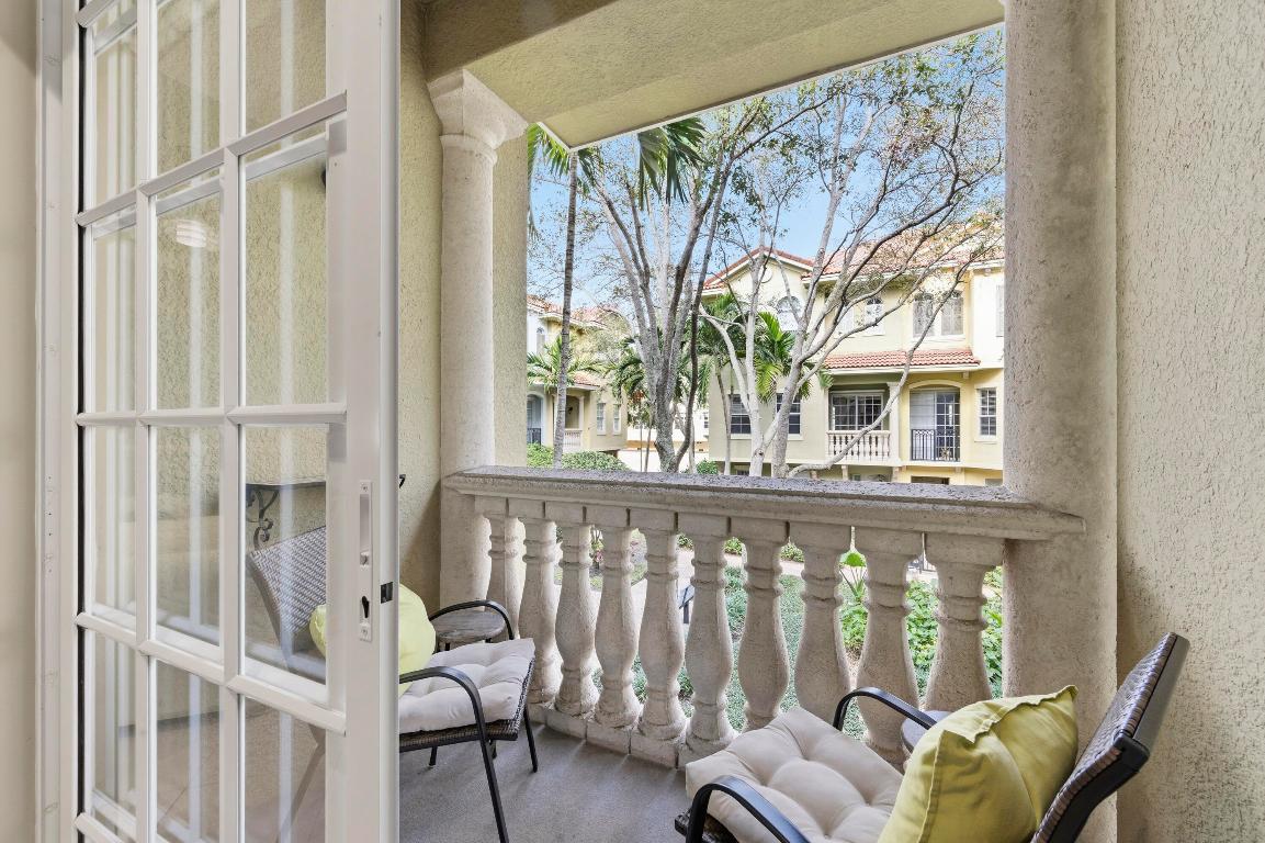 HARBOUR OAKS - Residential