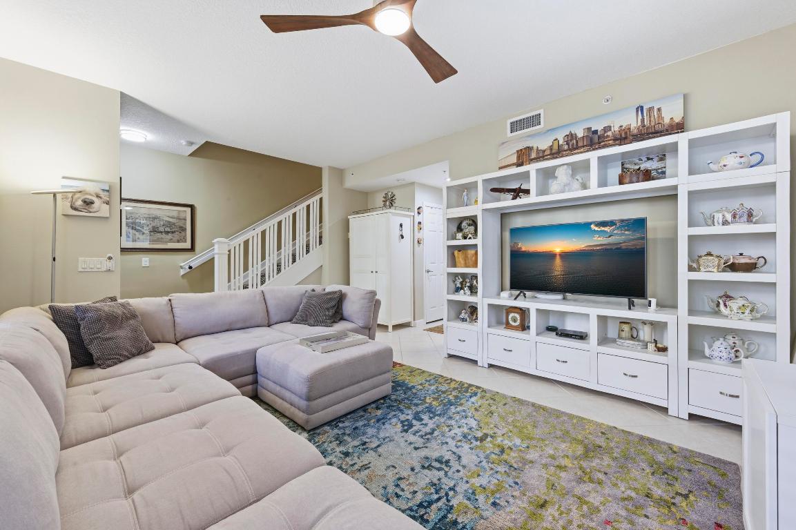 HARBOUR OAKS - Residential