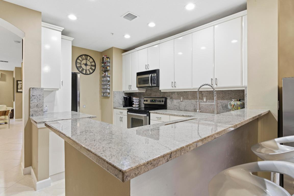 HARBOUR OAKS - Residential