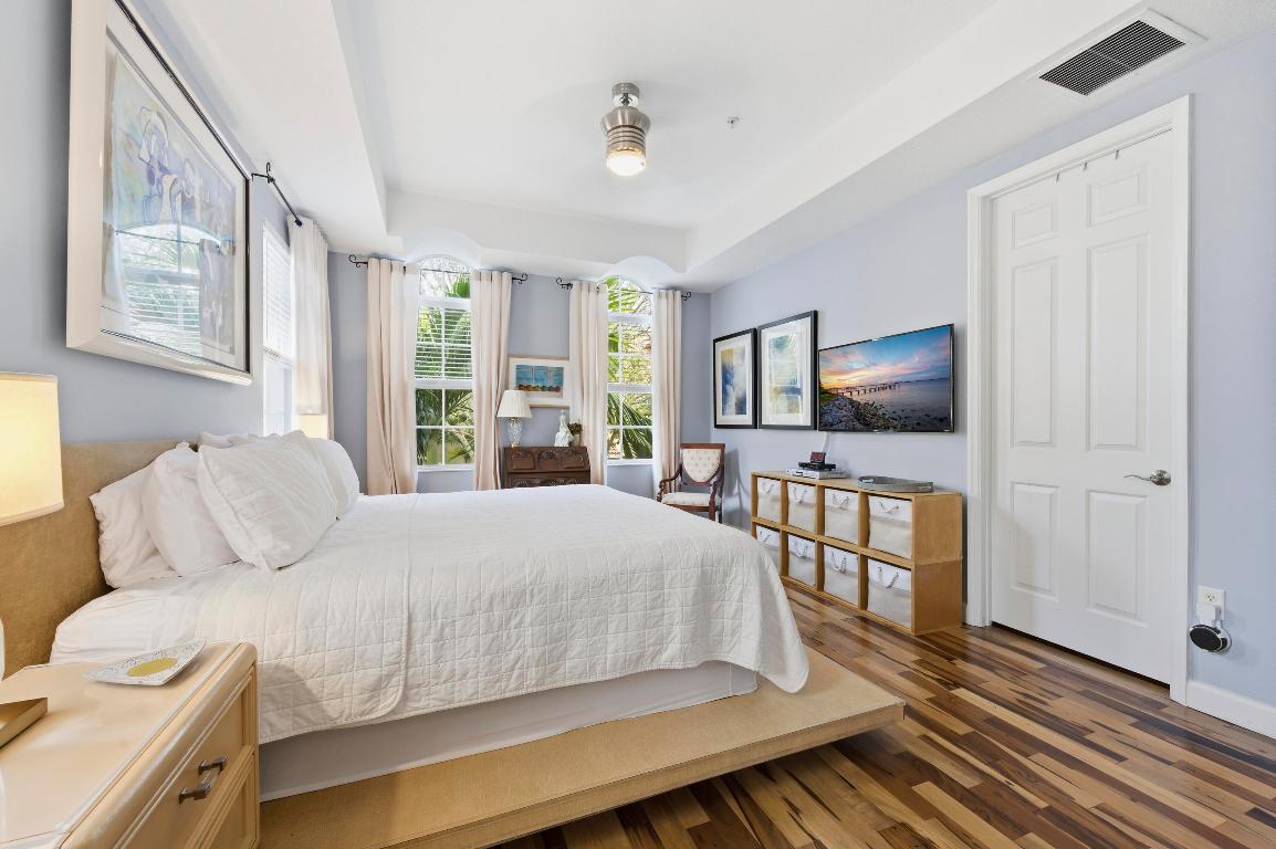 HARBOUR OAKS - Residential