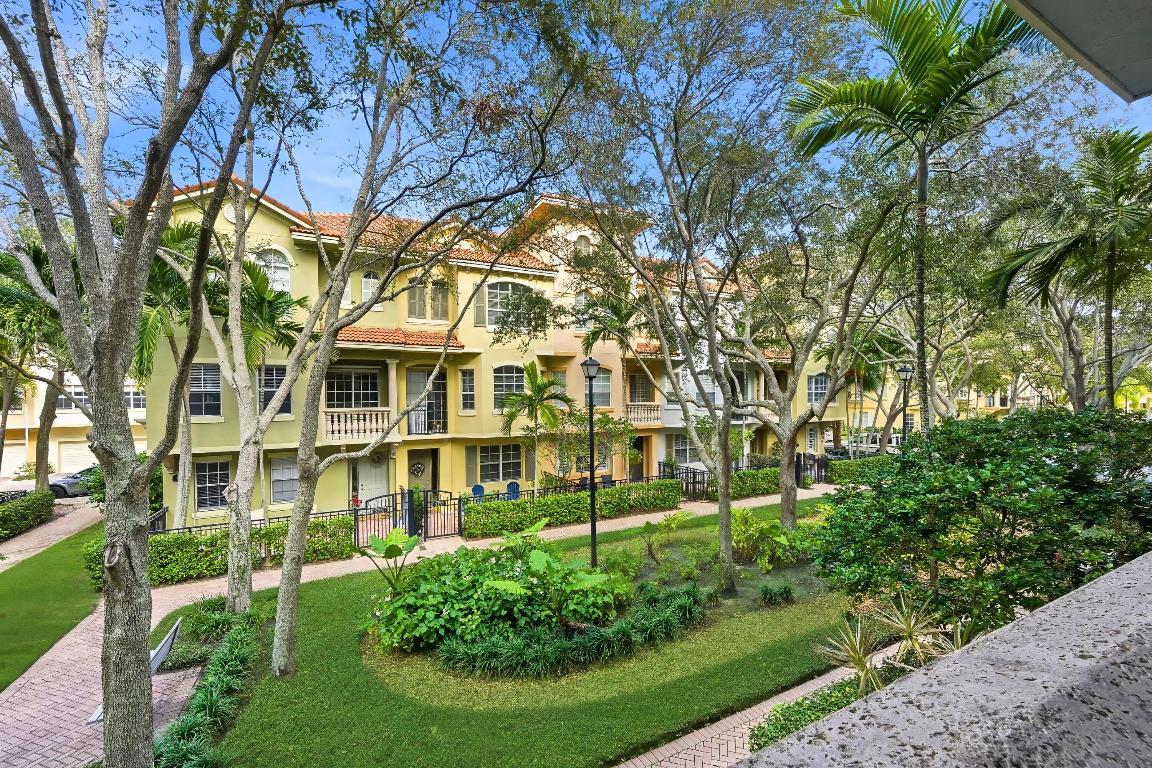 HARBOUR OAKS - Residential