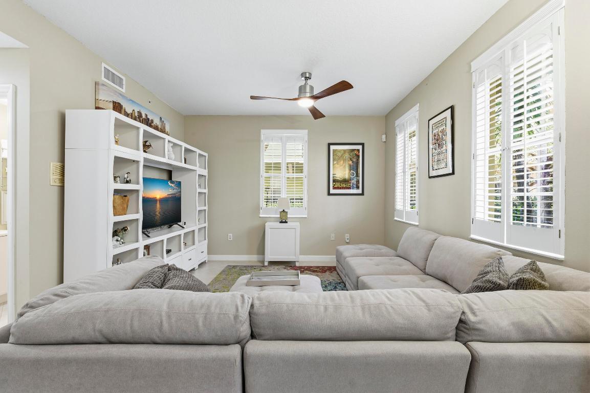 HARBOUR OAKS - Residential