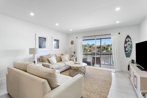 Tiny photo for 330 N Federal Highway #211, Deerfield Beach, FL 33441 (MLS # B26085811)