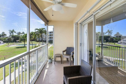 Tiny photo for 330 N Federal Highway #211, Deerfield Beach, FL 33441 (MLS # B26085811)