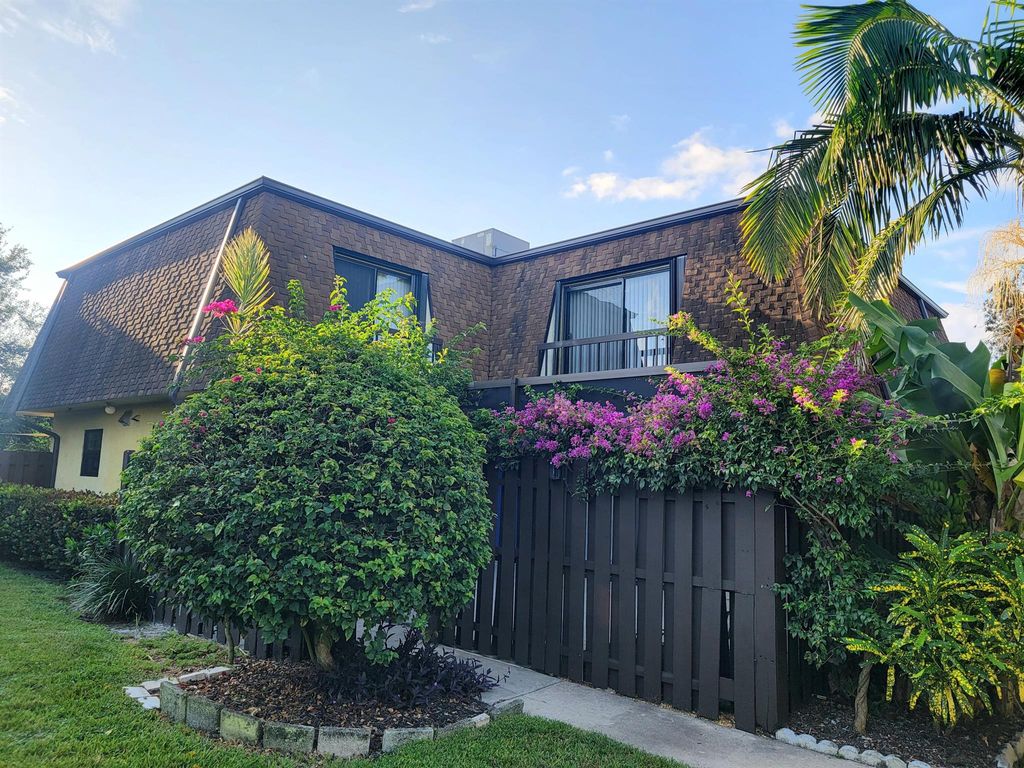 Photo of 110 N Delaware Boulevard #18b, Jupiter, FL 33458 (MLS # R10917597)