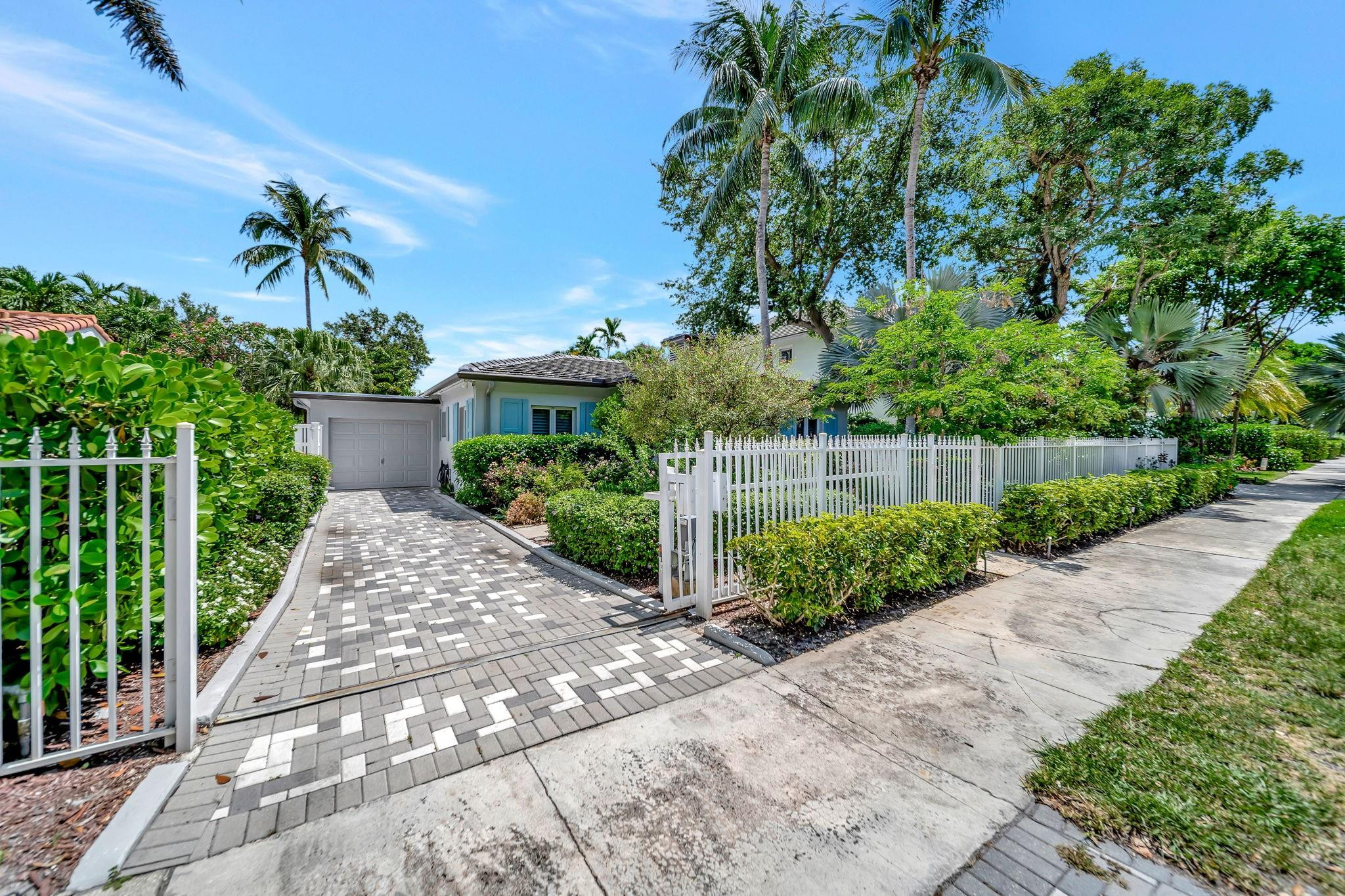 RIO VISTA ISLES - Residential