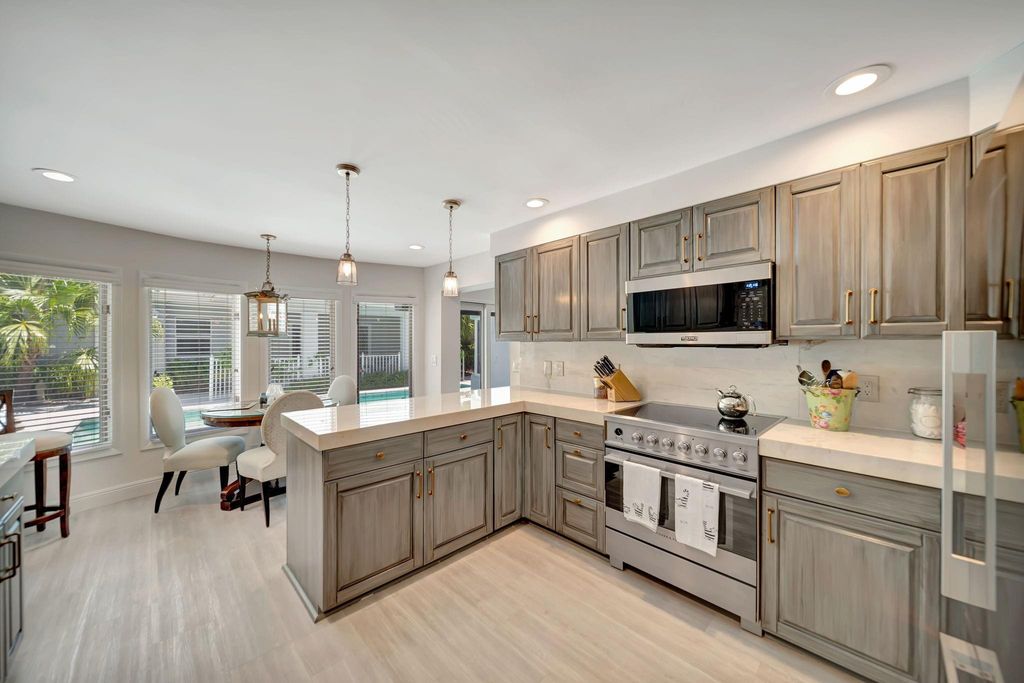 Photo of 1109 SE 11th Court, Fort Lauderdale, FL 33316 (MLS # F10511282)