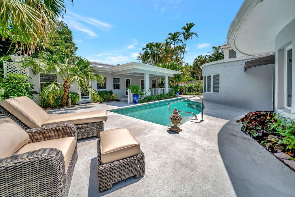 Photo of 1109 SE 11th Court, Fort Lauderdale, FL 33316 (MLS # F10511282)
