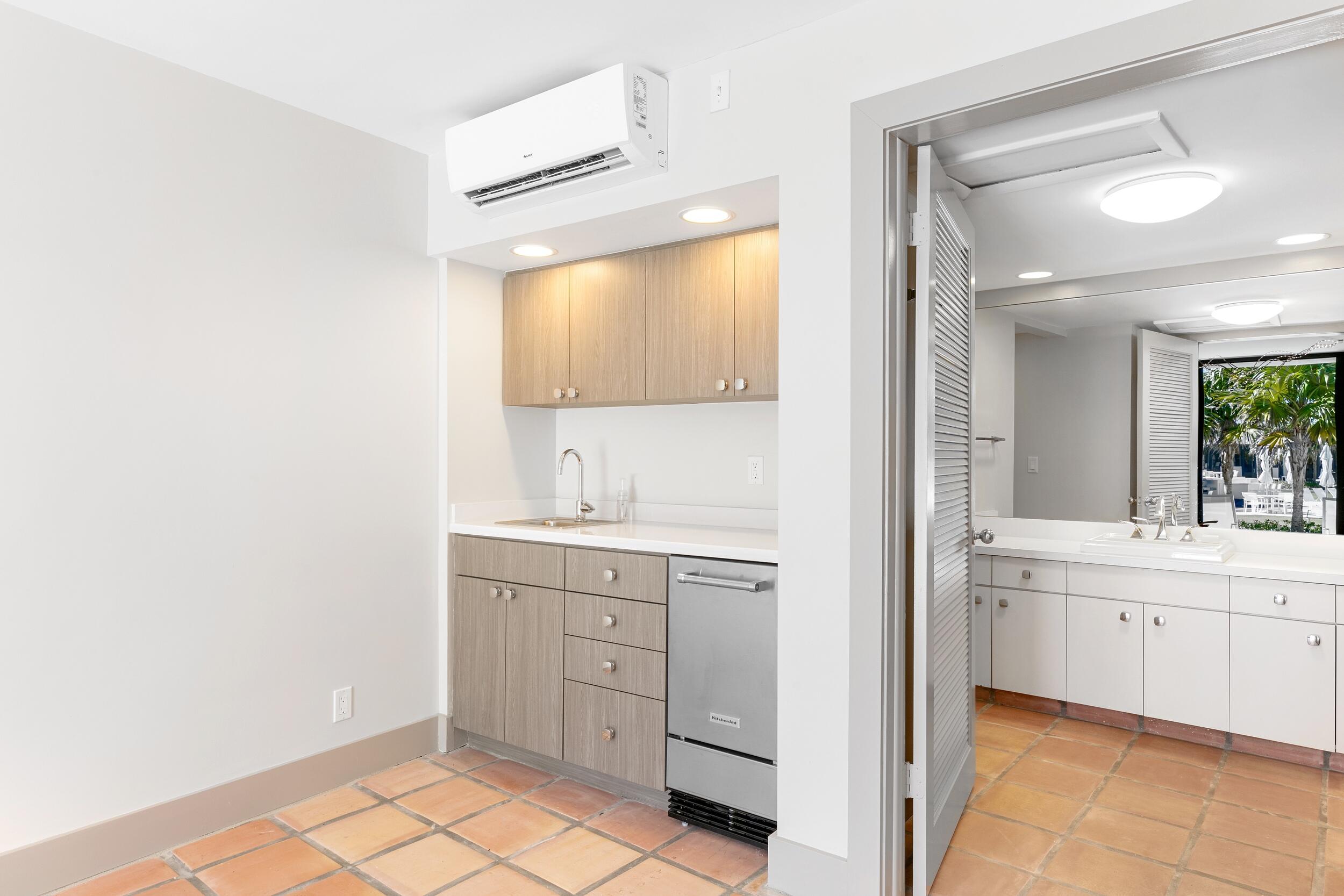 TWO THOUSAND CONDO - Residential