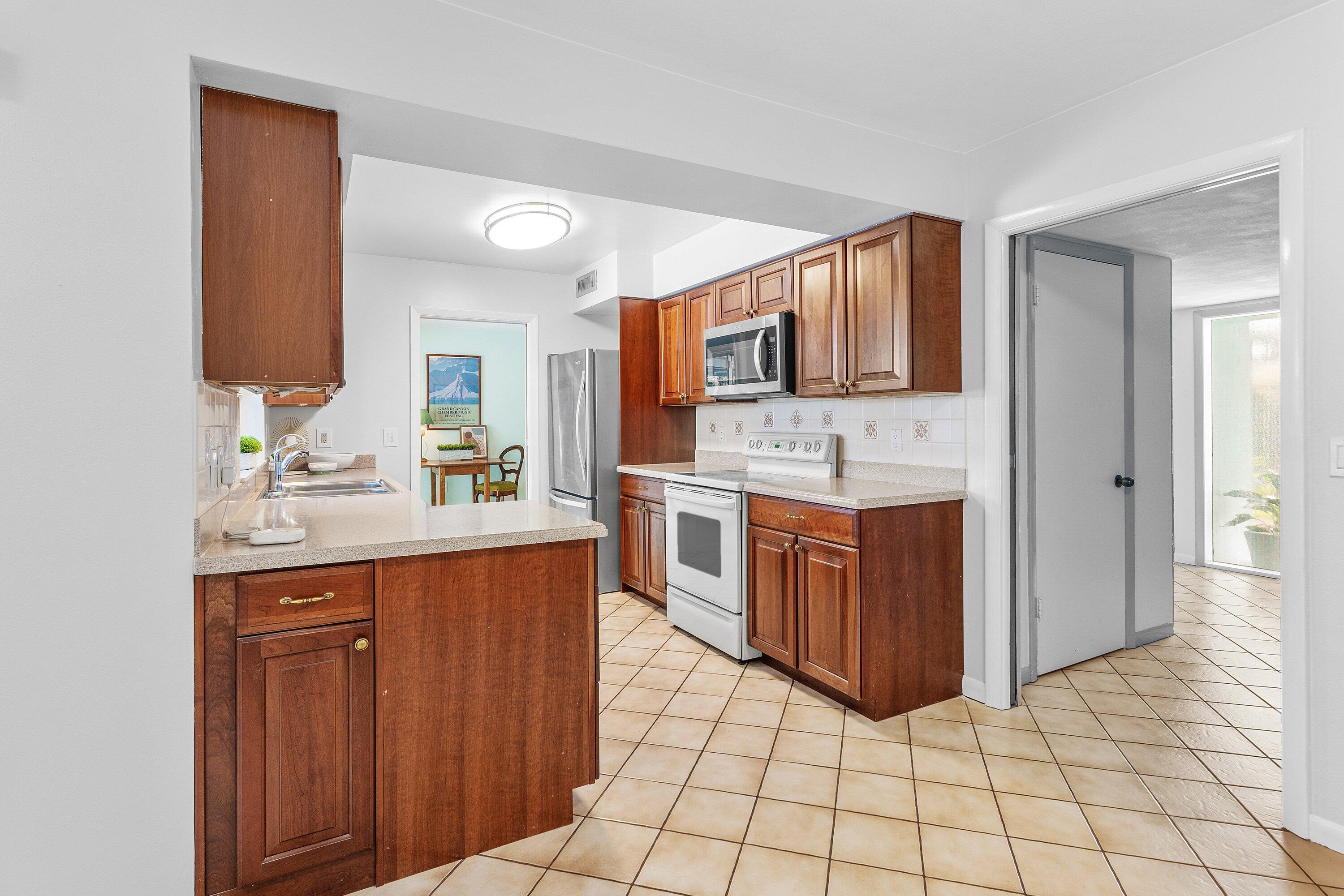 LAKE FLORESTA - Residential