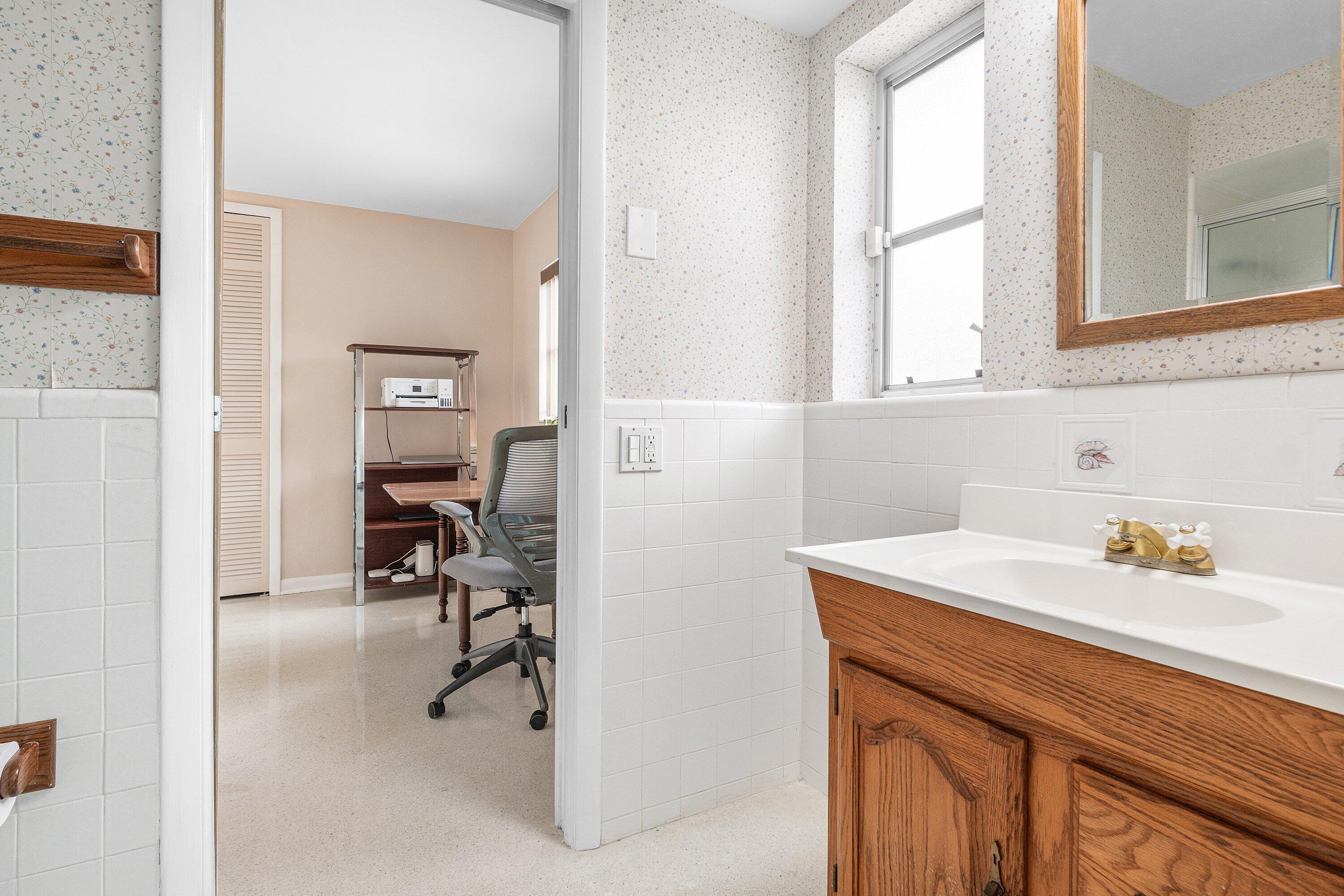 LAKE FLORESTA - Residential