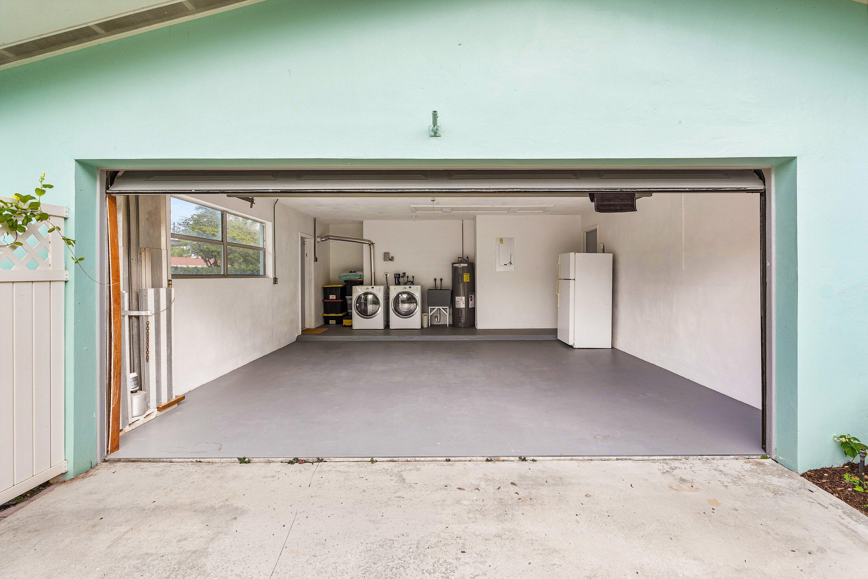 LAKE FLORESTA - Residential