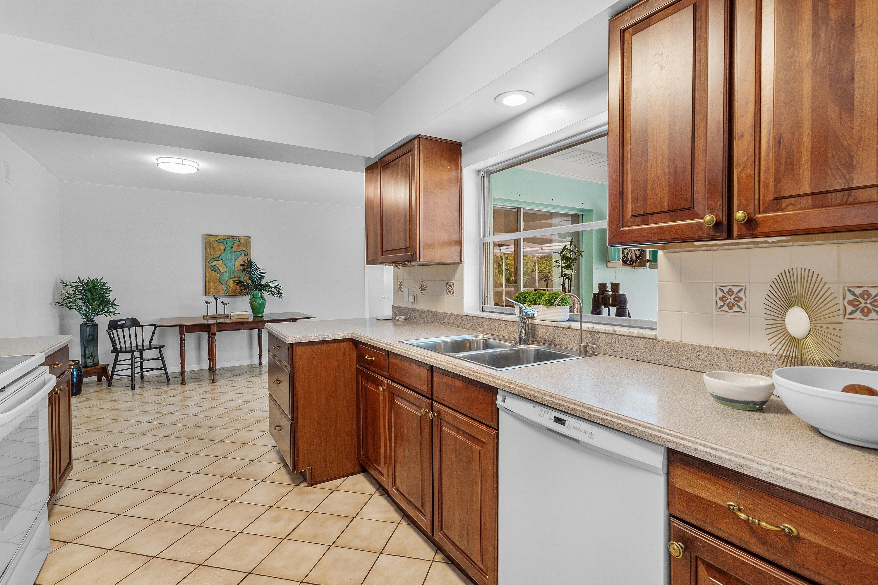 LAKE FLORESTA - Residential