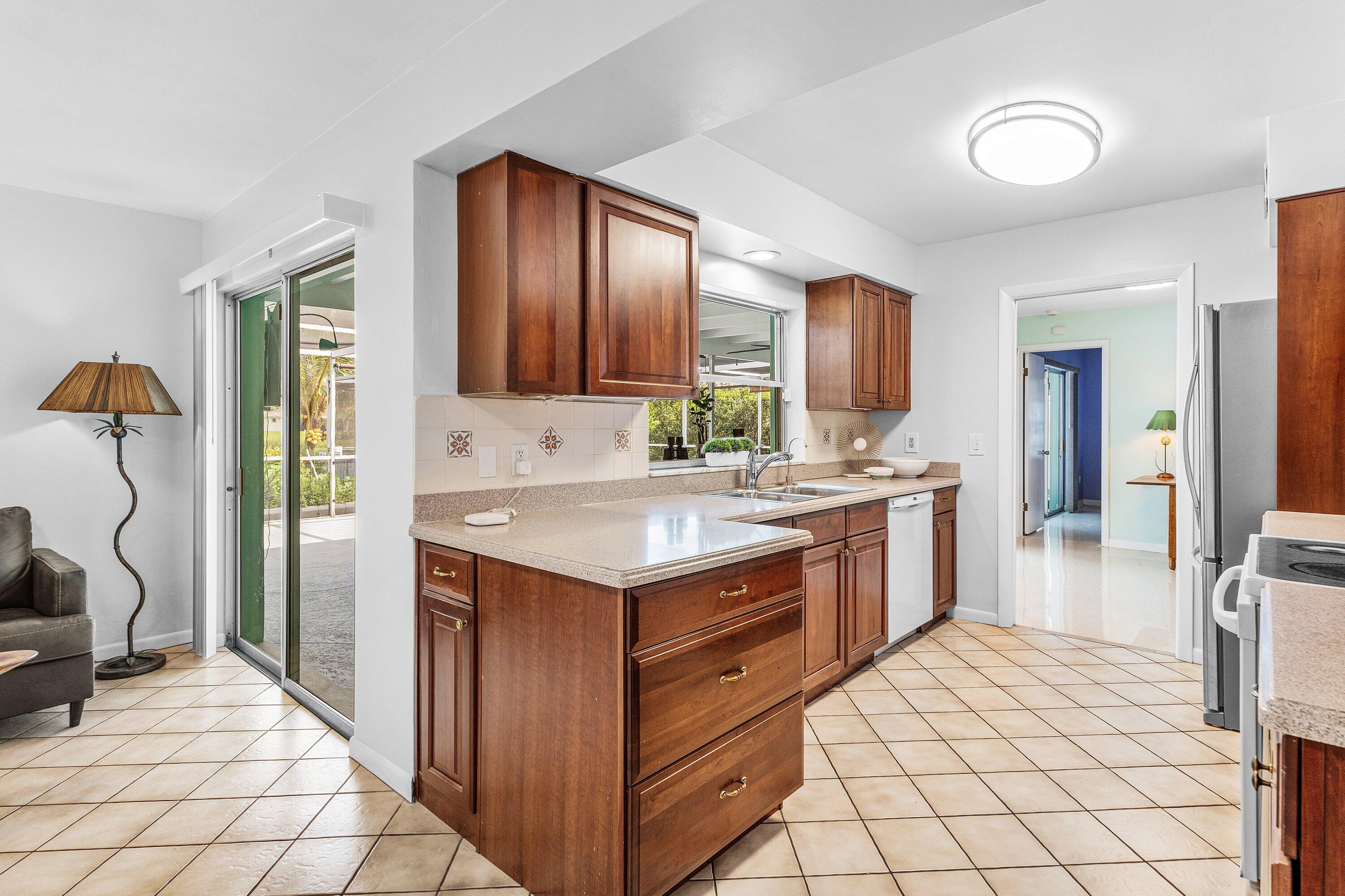 LAKE FLORESTA - Residential