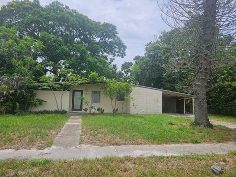 Photo of 174 SE Celestia Court, Port Saint Lucie, FL 34983 (MLS # B26042917)