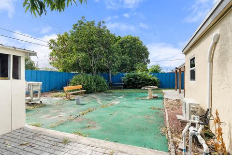 Tiny photo for 200 Plum Tree Drive, Lake Worth, FL 33462 (MLS # R11136617)