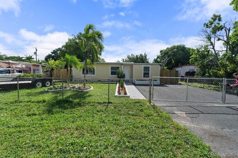 Tiny photo for 200 Plum Tree Drive, Lake Worth, FL 33462 (MLS # R11136617)