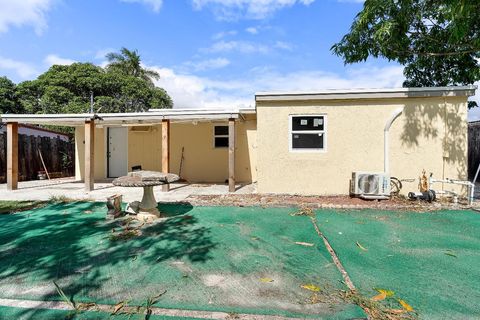 Tiny photo for 200 Plum Tree Drive, Lake Worth, FL 33462 (MLS # R11136617)