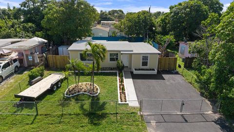 Tiny photo for 200 Plum Tree Drive, Lake Worth, FL 33462 (MLS # R11136617)