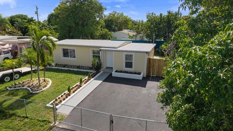 Tiny photo for 200 Plum Tree Drive, Lake Worth, FL 33462 (MLS # R11136617)