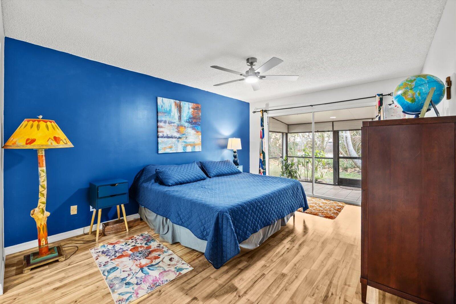 933 NE Sandalwood Place