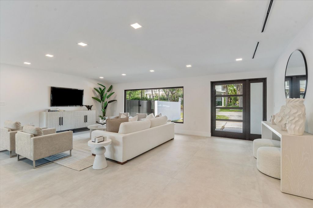 Photo of 1032 SE 13th Terrace, Fort Lauderdale, FL 33316 (MLS # B26012701)