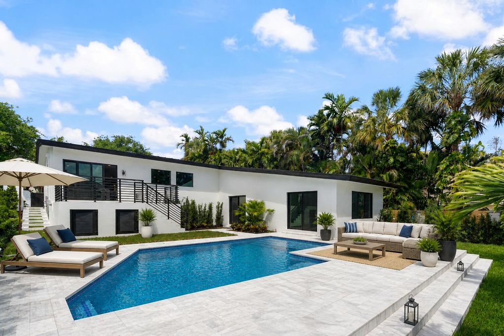Photo of 1032 SE 13th Terrace, Fort Lauderdale, FL 33316 (MLS # B26012701)