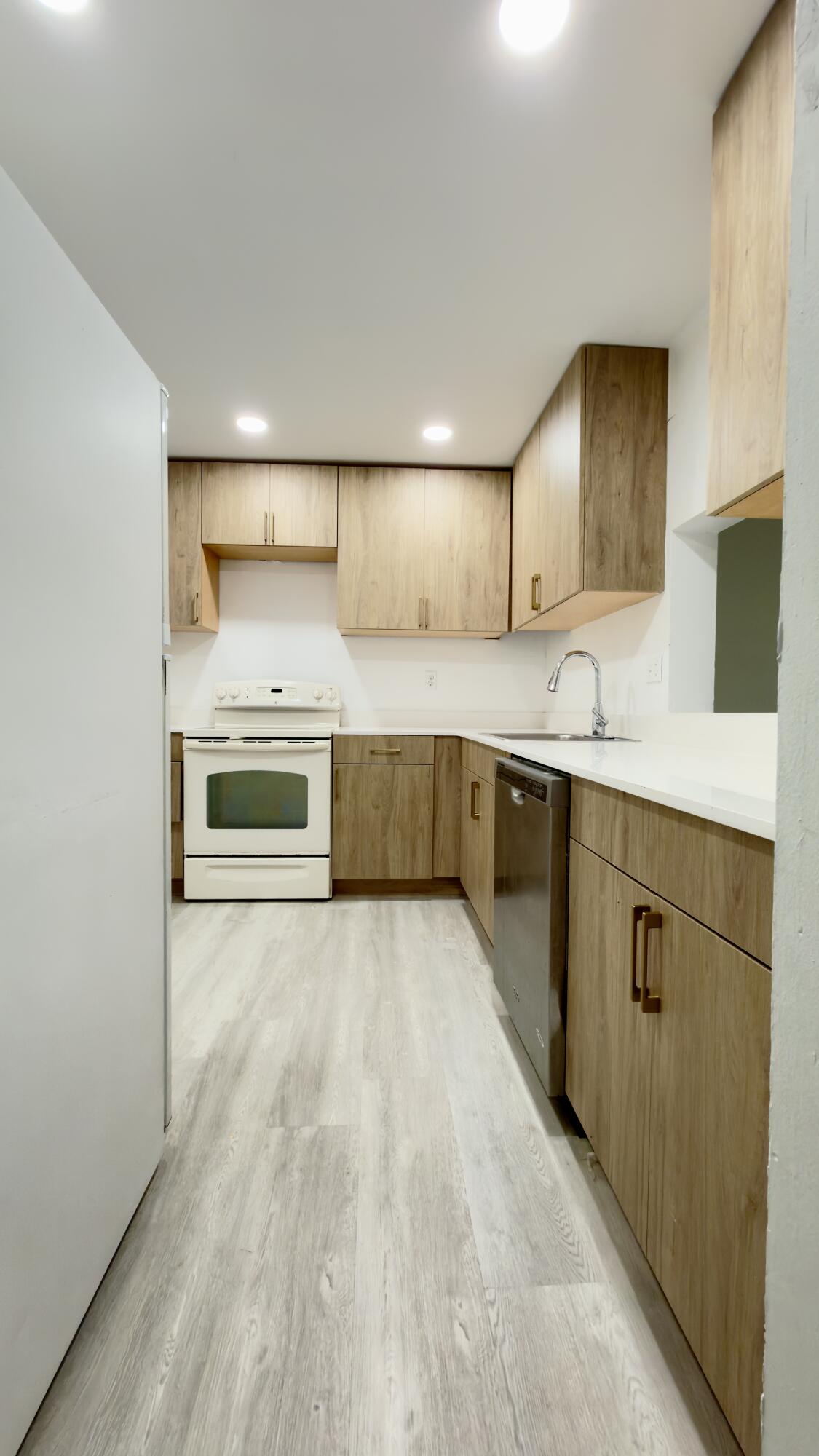 4364 NW 9th 15-2a