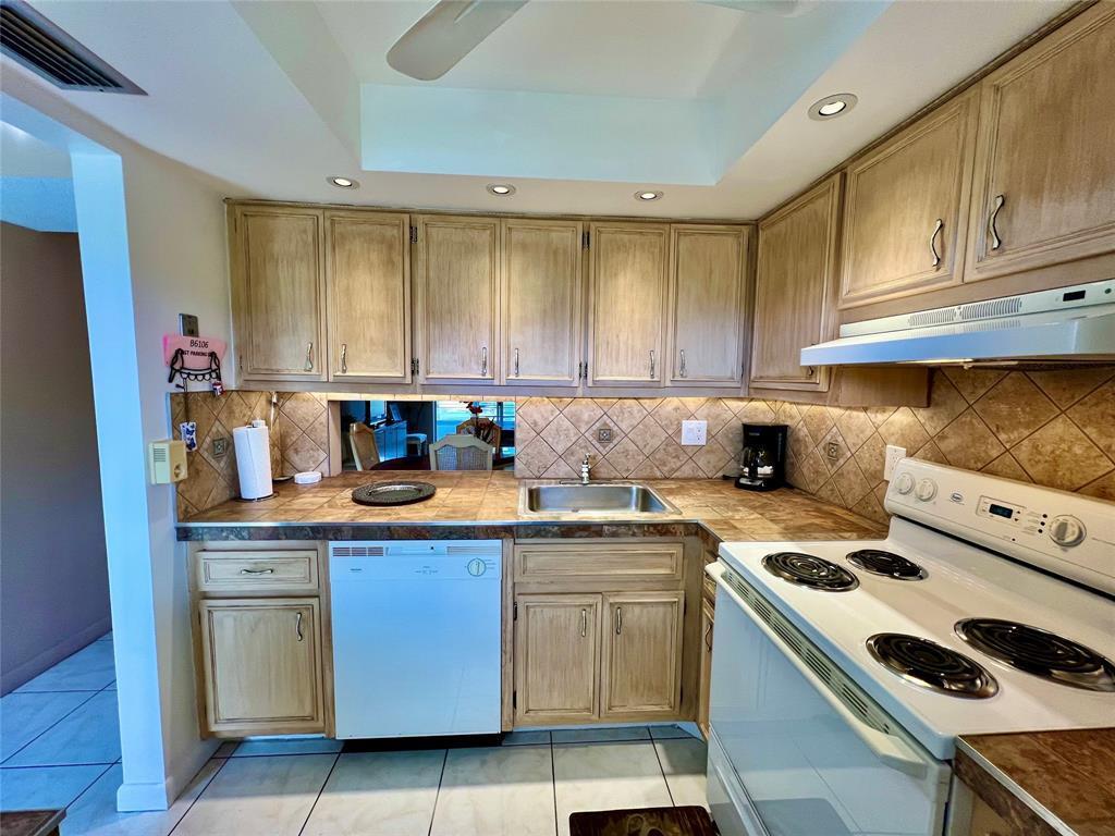 LAUDERDALE OAKS CONDO 4 - Residential Lease