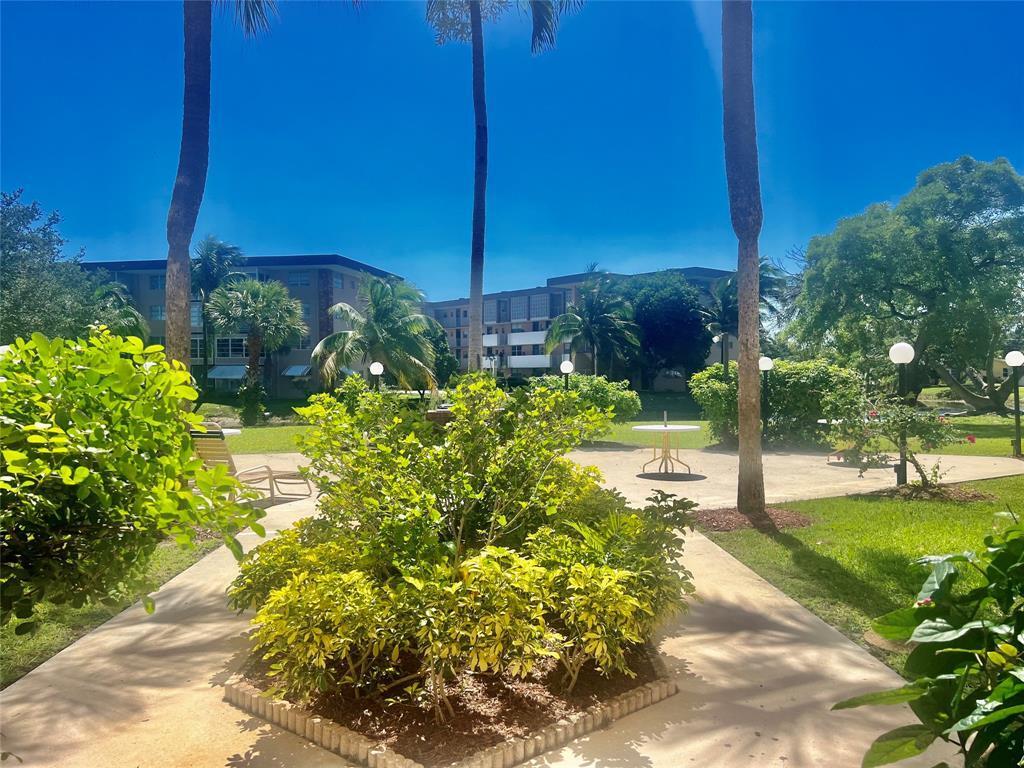 LAUDERDALE OAKS CONDO 4 - Residential Lease