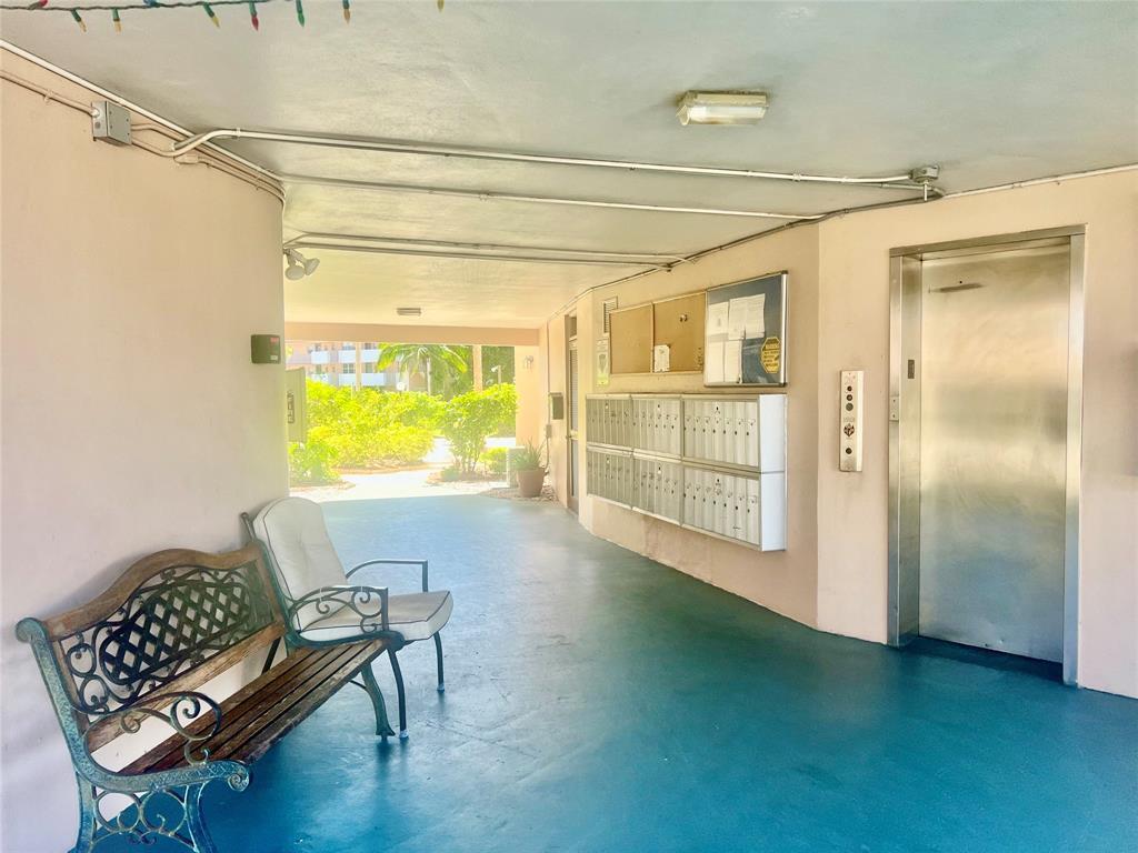 LAUDERDALE OAKS CONDO 4 - Residential Lease