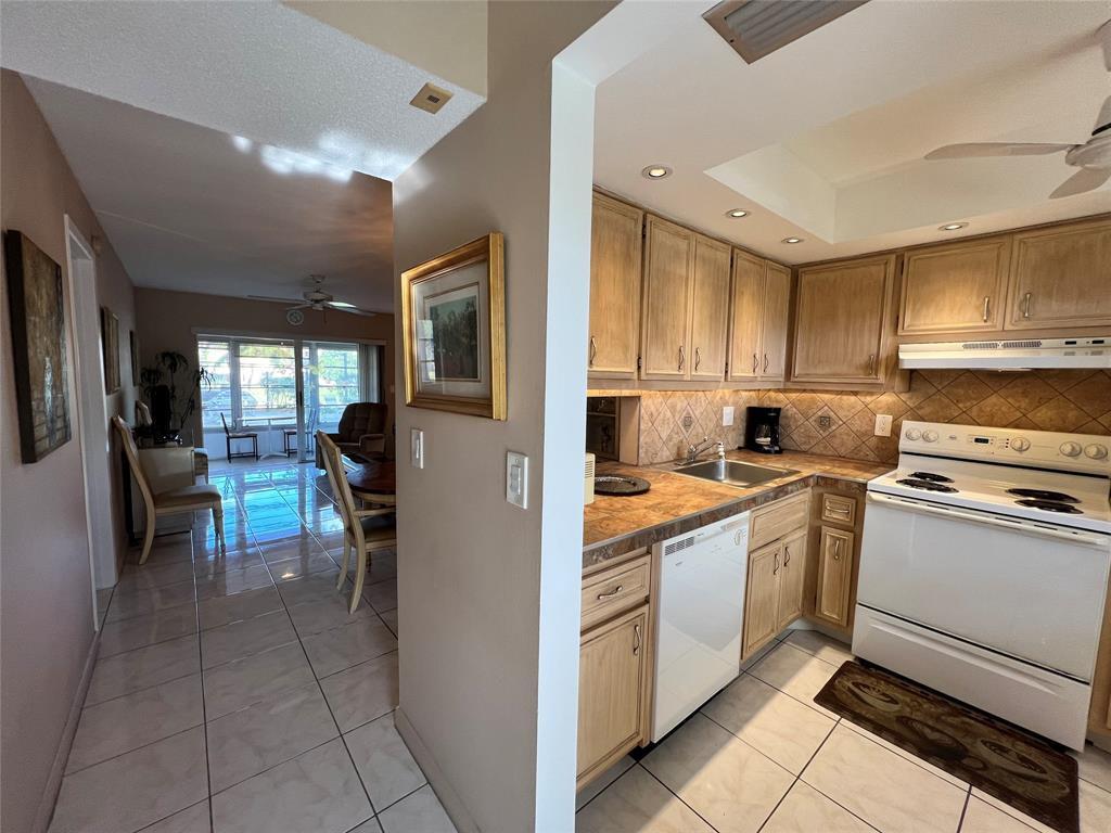 LAUDERDALE OAKS CONDO 4 - Residential Lease