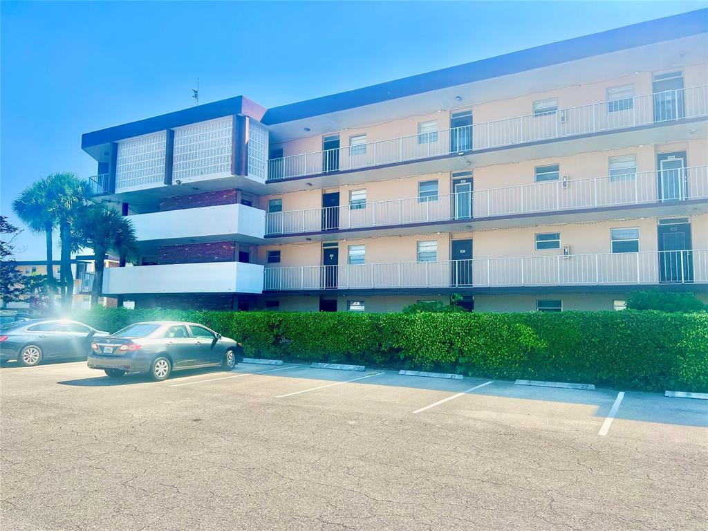 LAUDERDALE OAKS CONDO 4 - Residential Lease