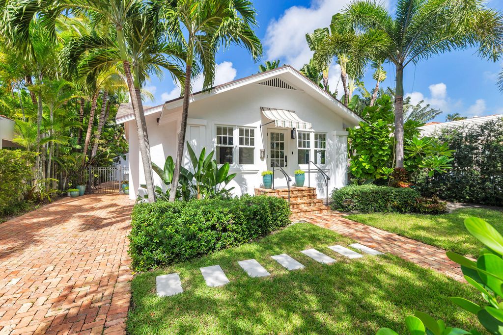 Photo of 203 Westminster Road, West Palm Beach, FL 33405 (MLS # B26010614)